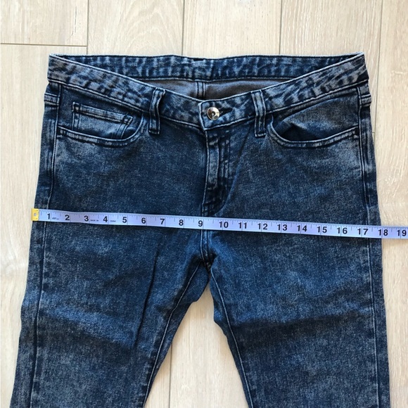 GU (Uniqlo Sister Brand) Acid Wash Skinny Jeans - Picture 7 of 9